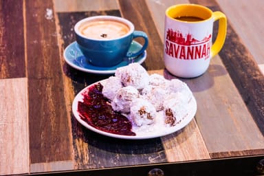 Old Town Donut and Dessert Tour in Savannah