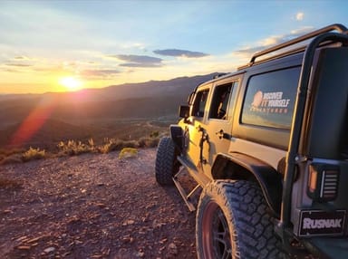 Private Sunset Picnic, Champagne, and Jeep Experience for Two