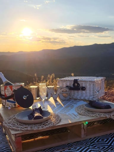 Private Sunset Picnic, Champagne, and Jeep Experience for Two