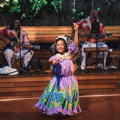 Pāʻina Waikīkī Luau and Show with Welcome Mai Tai