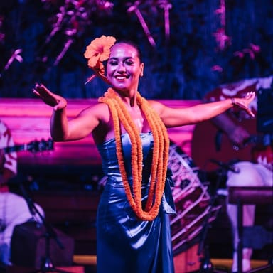 Pāʻina Waikīkī Show with Delicious Hawaiian Luau Buffet