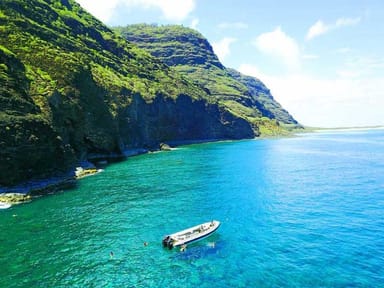 Na' Pali Coast Sea Caves, Wildlife, and Snorkeling Adventure