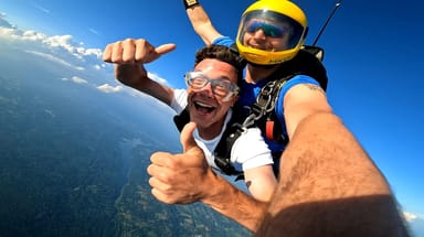 Thrilling Tandem Skydiving Experience