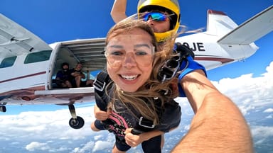 Thrilling Tandem Skydiving Experience